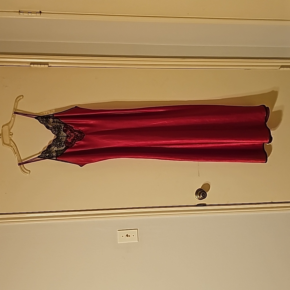 Vanity Fair Red Night Gown Size M